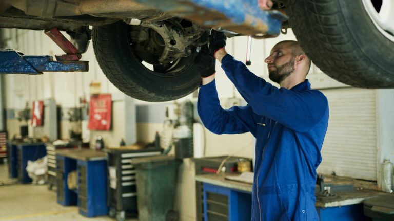 Combien coûte vraiment un dépanneur auto ?