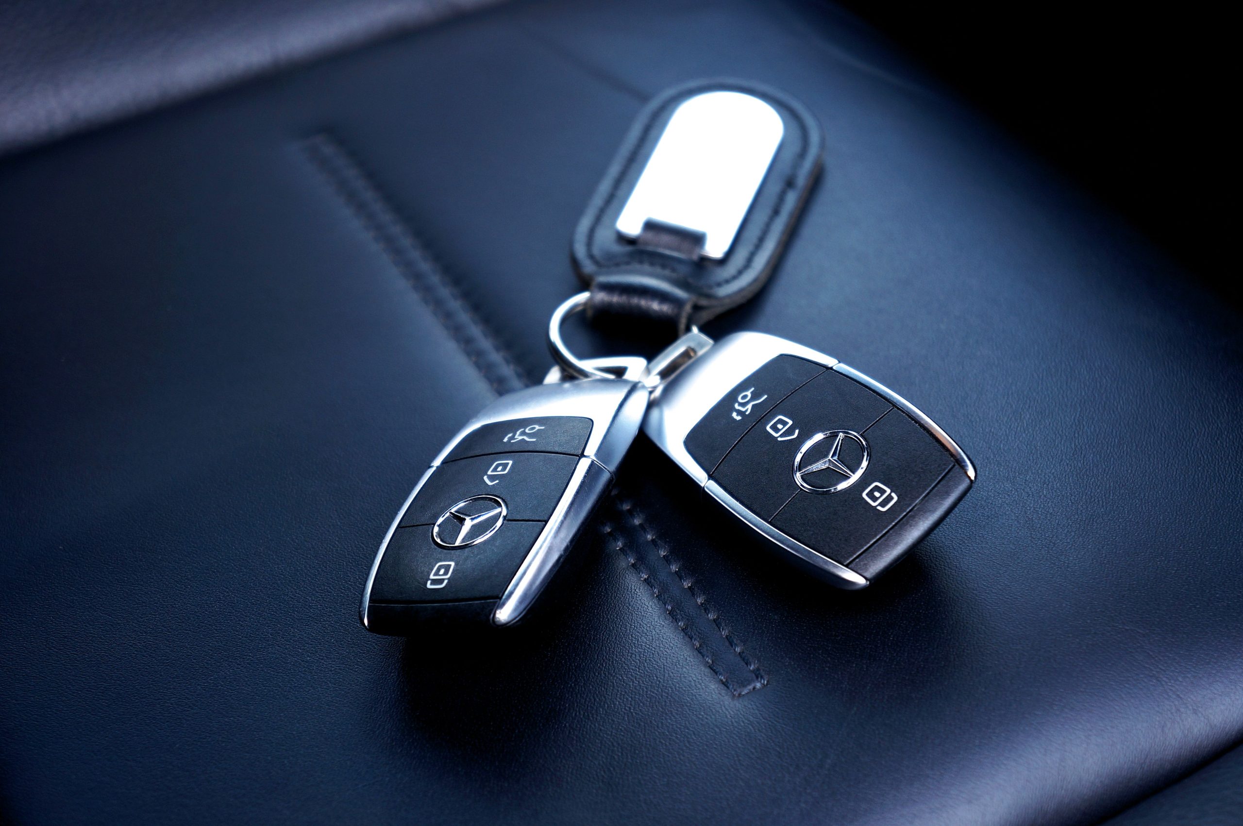 Changement pile clé Mercedes : combien de temps ça prend vraiment ?
