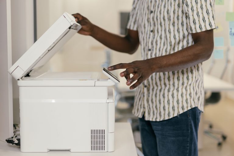 Scanner la carte grise : comment détecter les fraudes ?