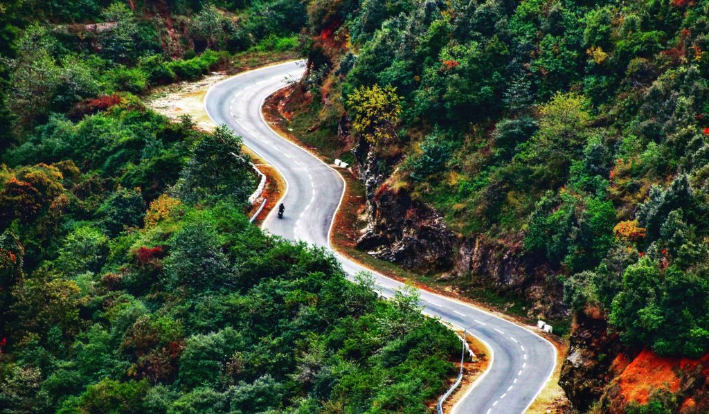 Kurviger vaut-il vraiment mieux que Google Maps pour la moto ?