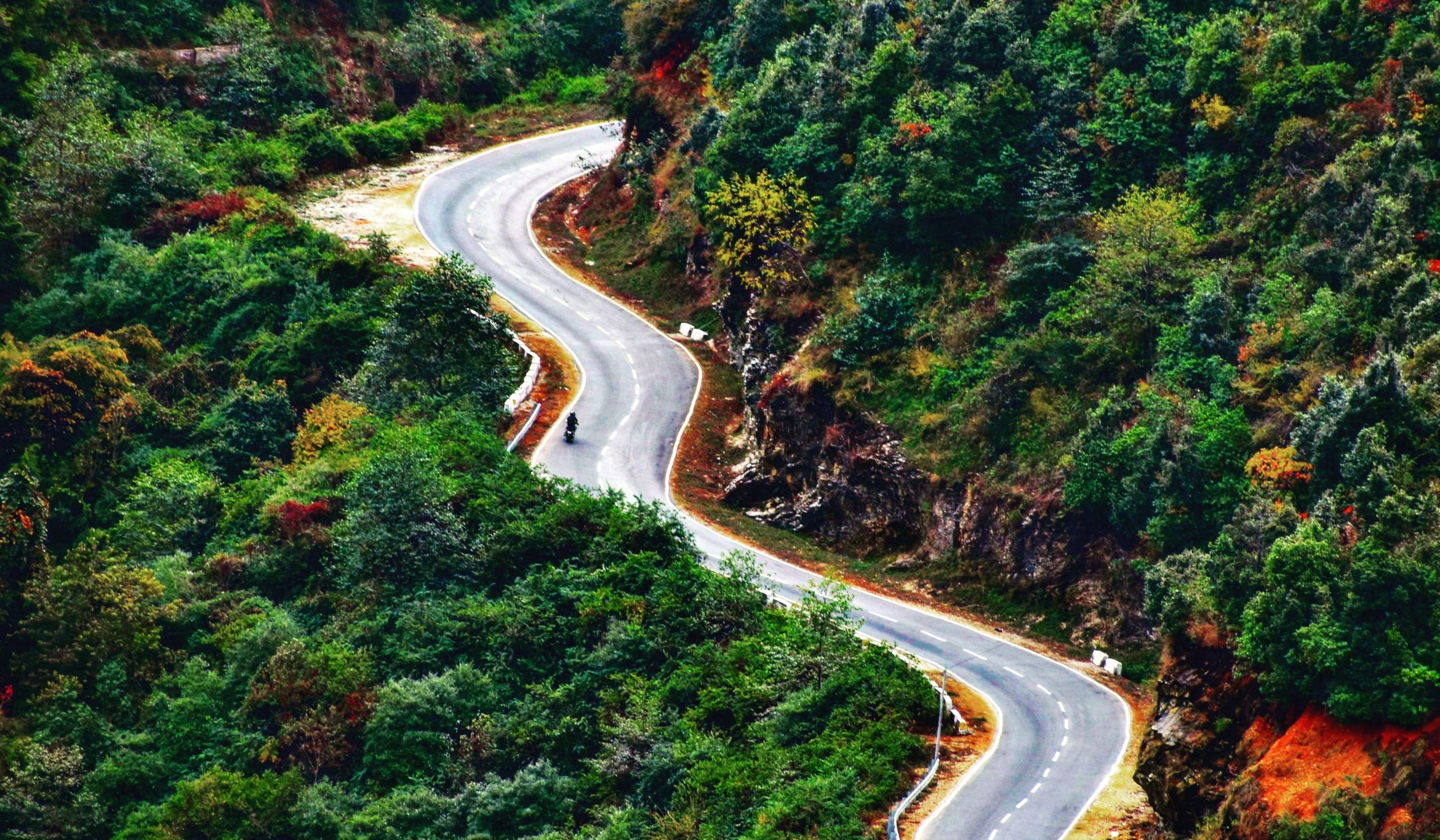 Kurviger vaut-il vraiment mieux que Google Maps pour la moto ?