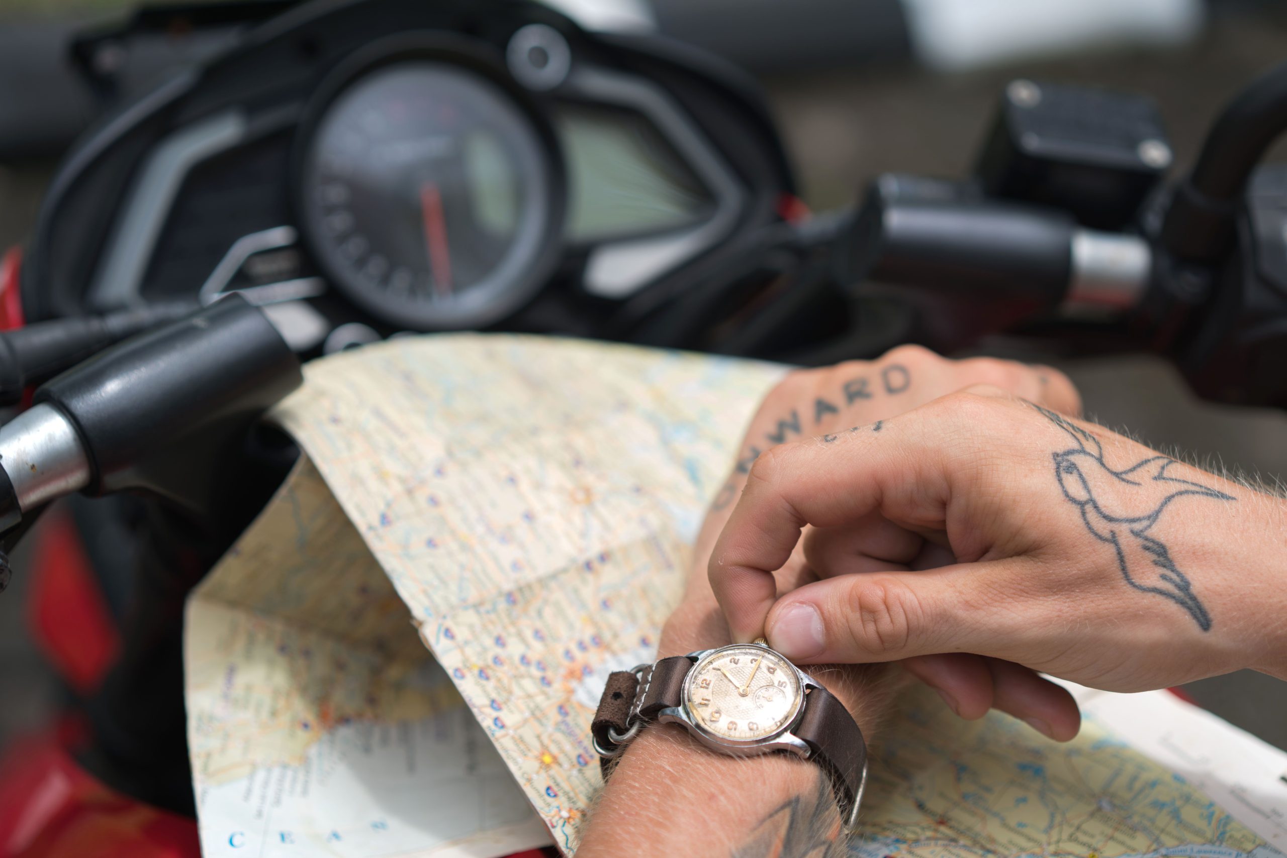 Comment arrimer ta moto sur une remorque sans l&rsquo;abîmer ?