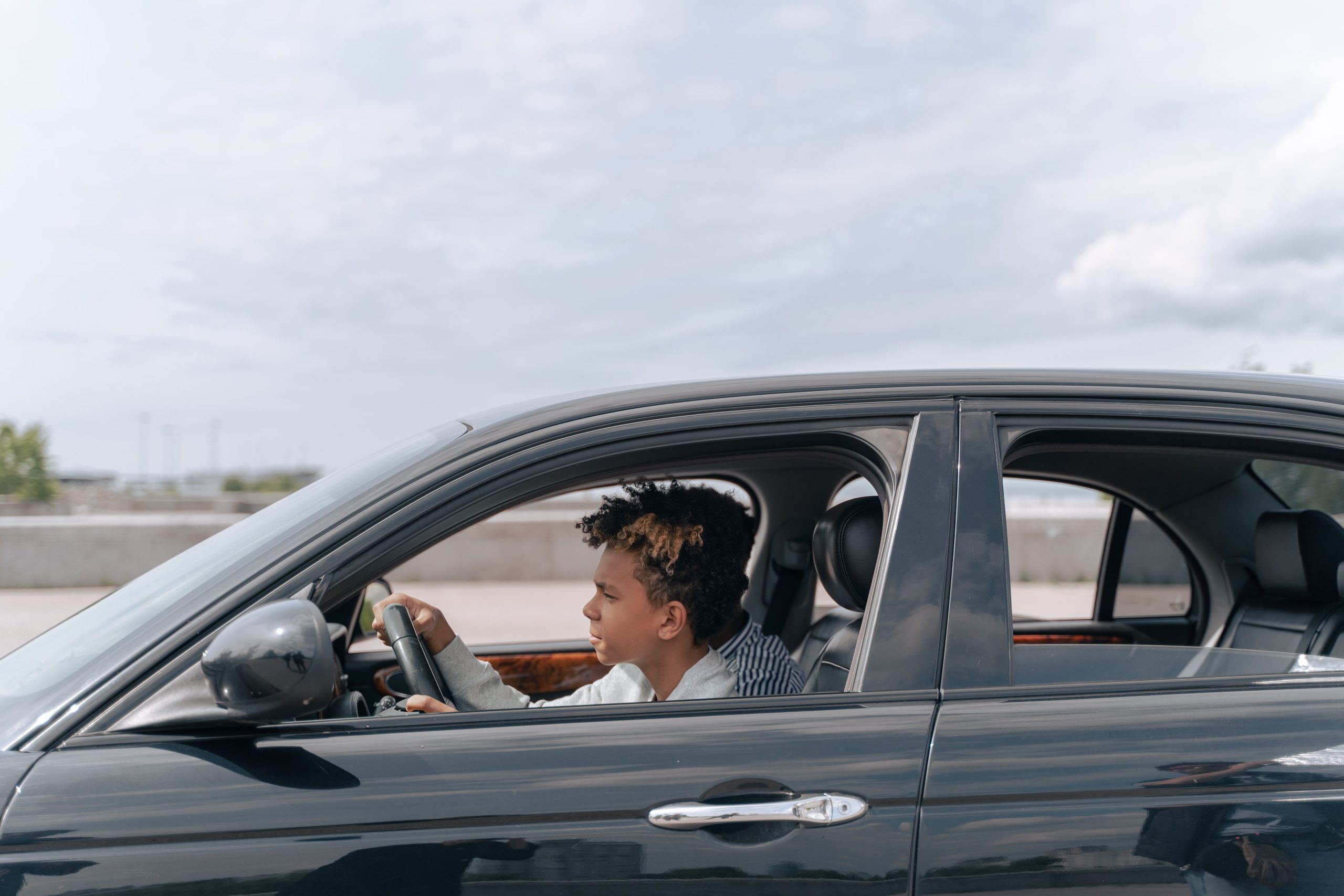À quel âge peut-on vraiment conduire seul sur la route ?
